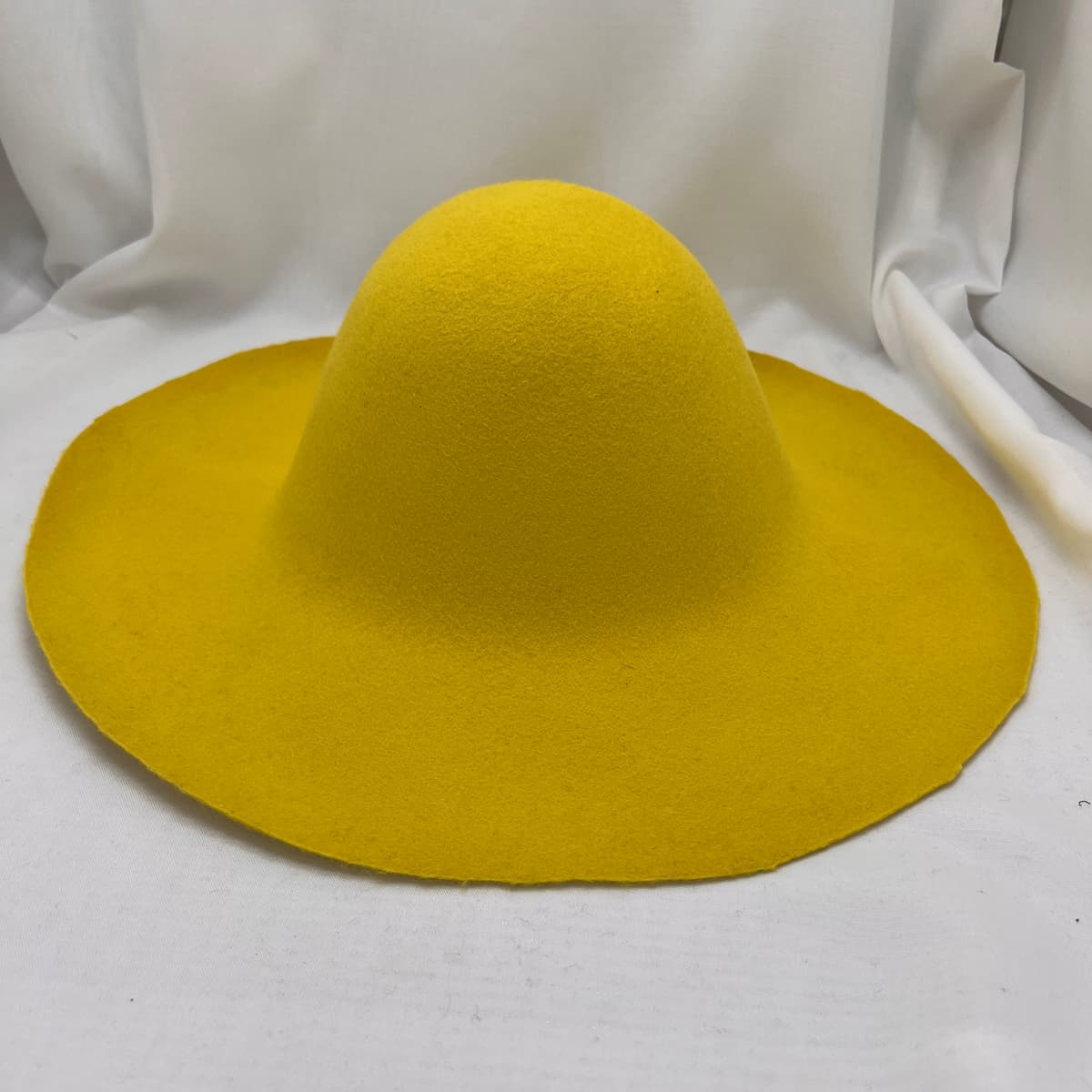 kit DIY chapeau crochez, kit complet chapelier, forme à chapeau, formation chapeau, feutre jaune chartreuse