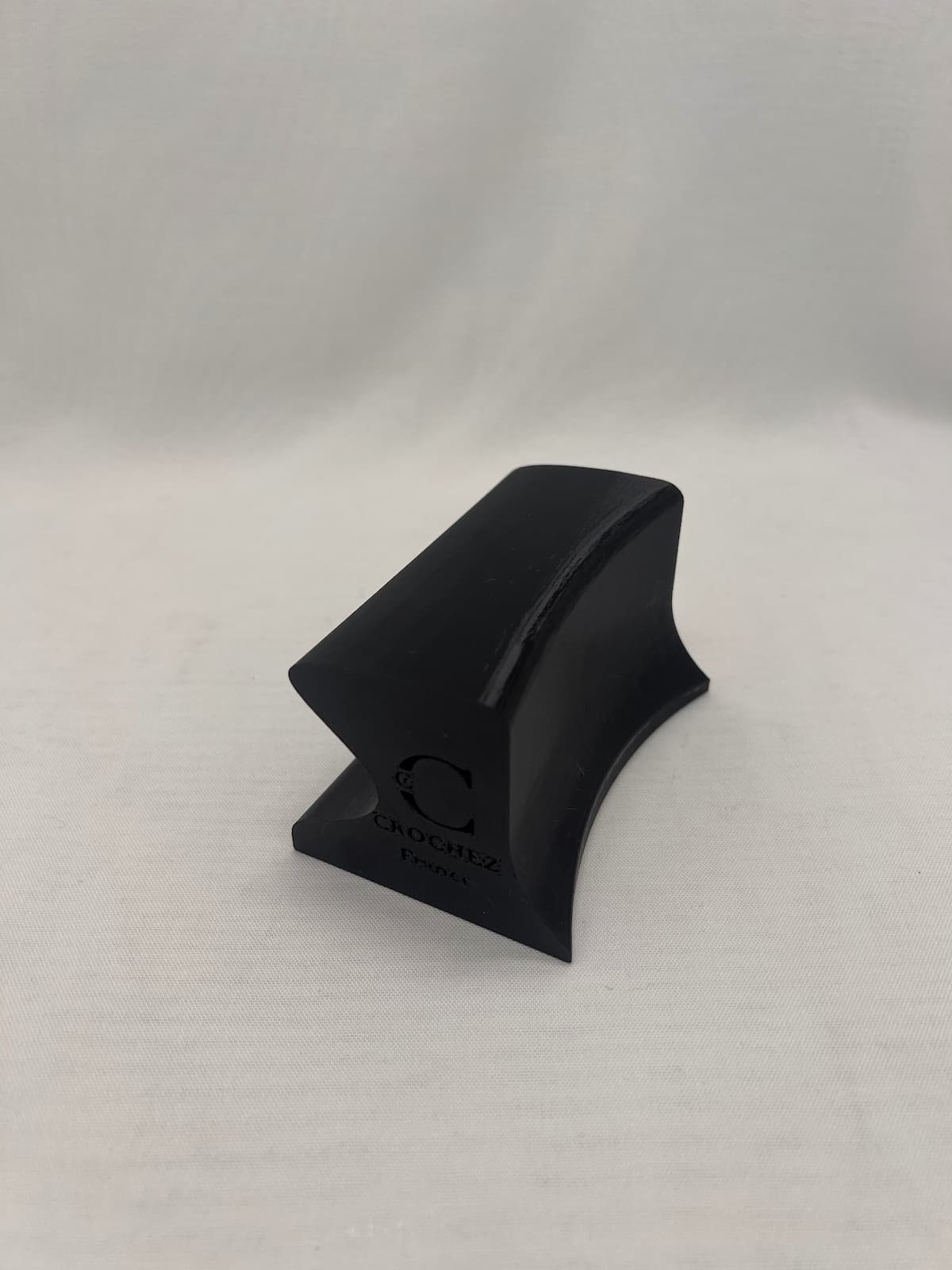 lissoir à chapeau, vue général, outil de chapelier, foot toliker, vue de biais logo