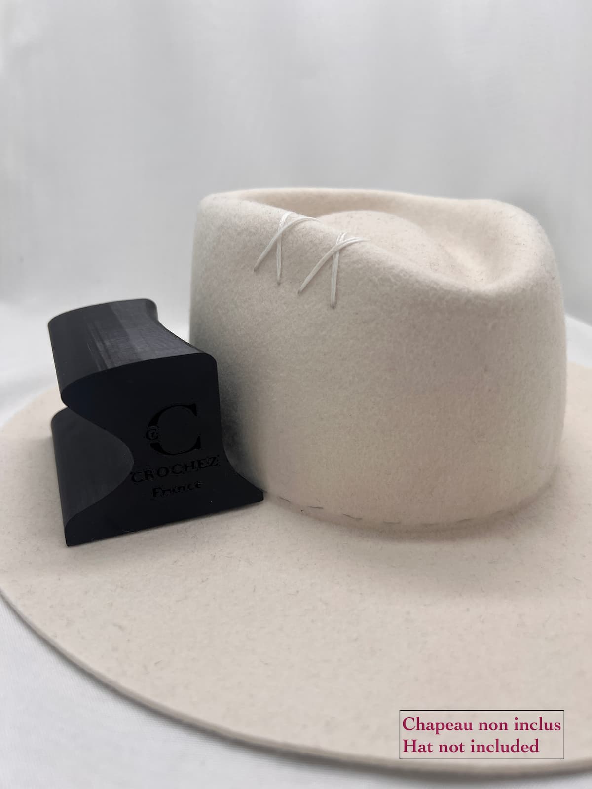 lissoir à chapeau, vue général, outil de chapelier, foot toliker, vue avec chapeau