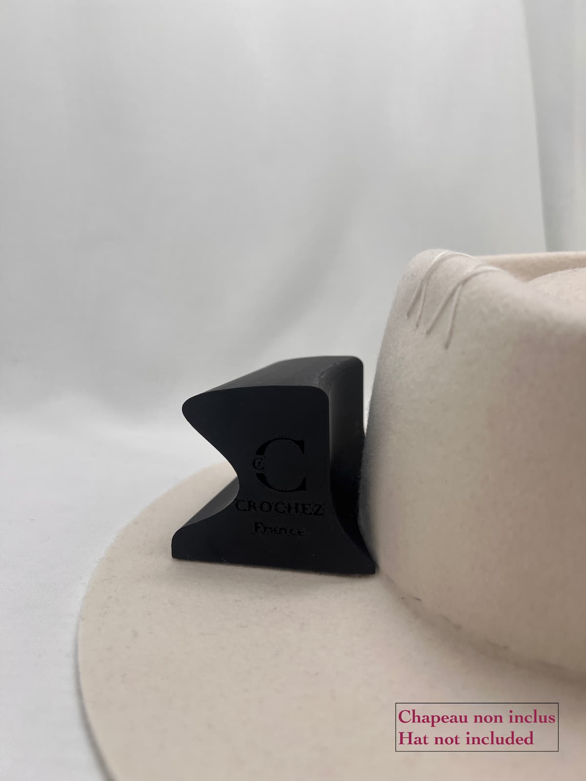 lissoir à chapeau, vue général, outil de chapelier, foot toliker, vue avec chapeau zoom