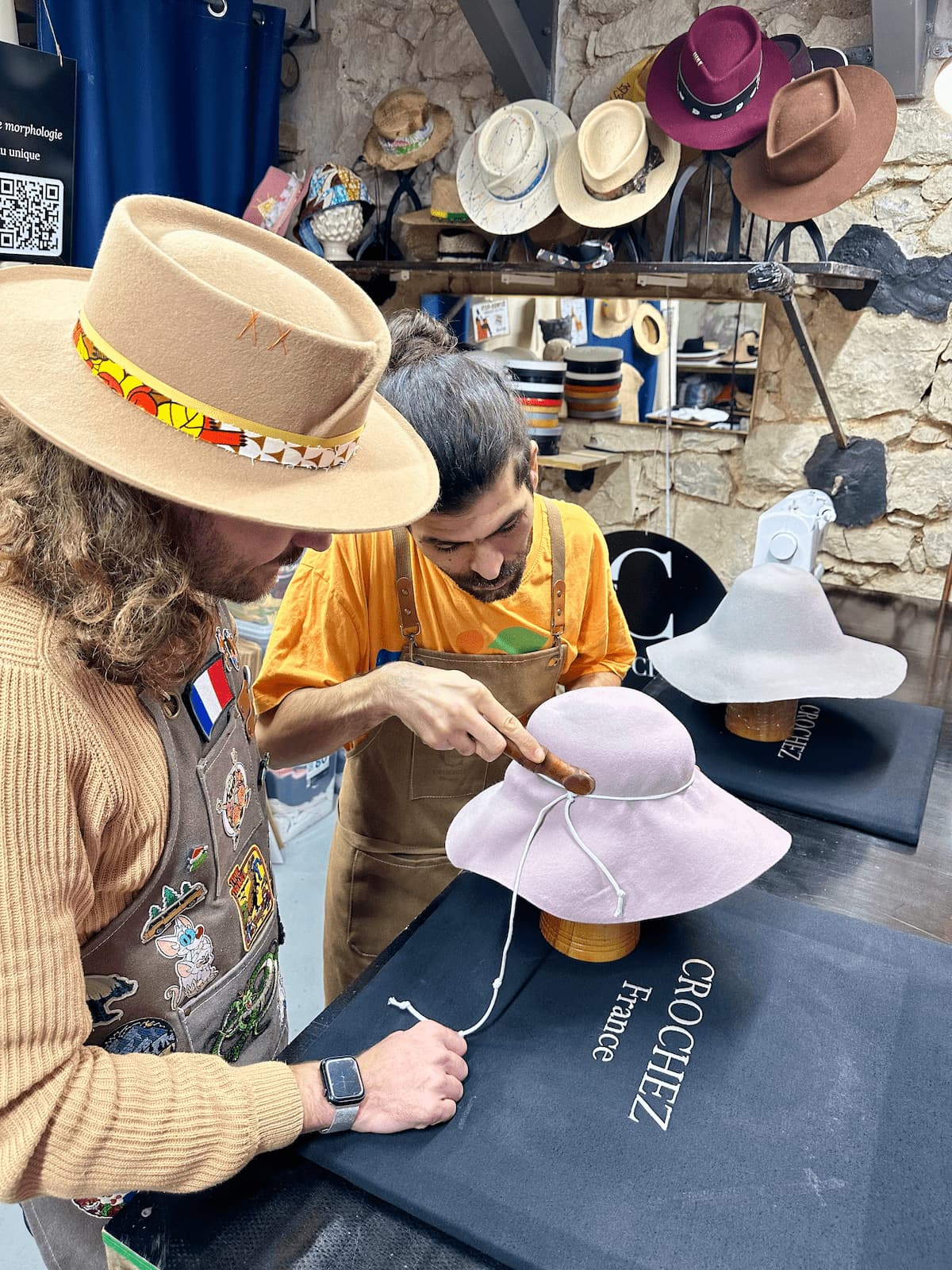 Atelier création chapeau en feutre de laine avec chapelier crochez formation