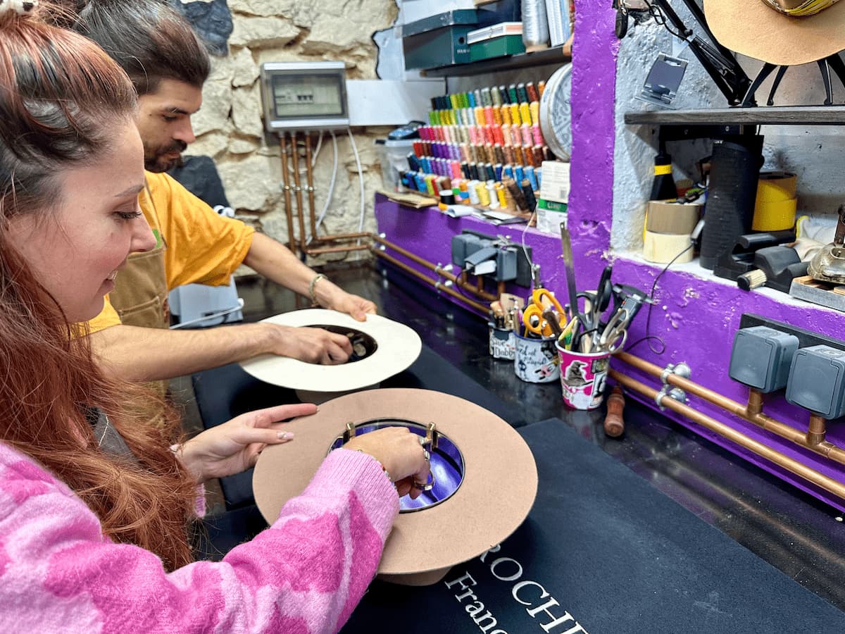 Atelier création chapeau en feutre de laine avec chapelier crochez formation