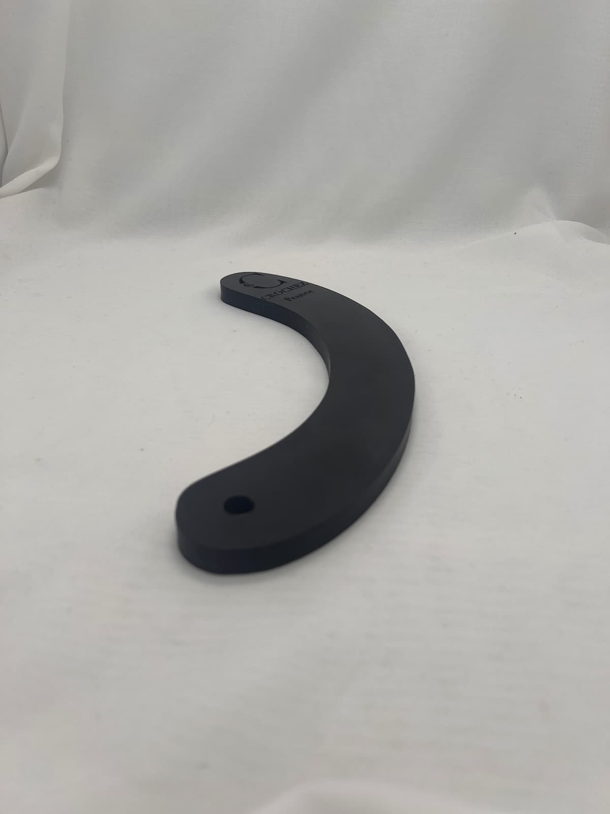 extracteur vers le bas, tire bas, puller downer, outil de chapelier, vue de biais couché