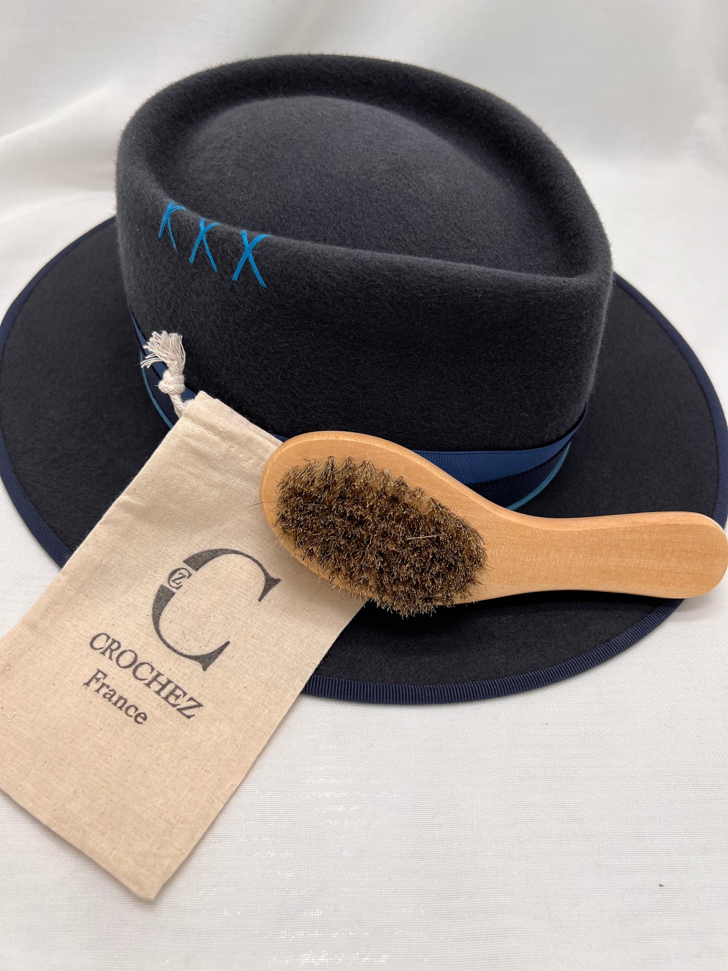 Hat brush