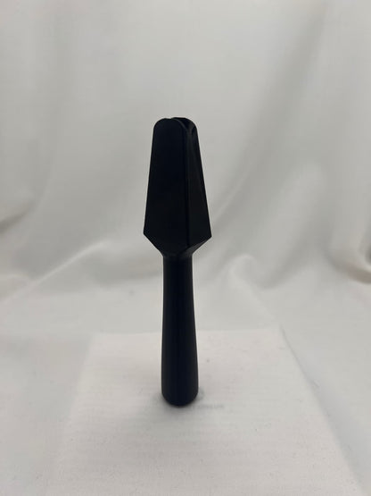 avaloir à chapeau, vue général, outil de chapelier, pusher downer, crochez, vue de face de biais